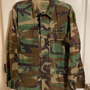 US Army jacket, size small, fits like a large camo